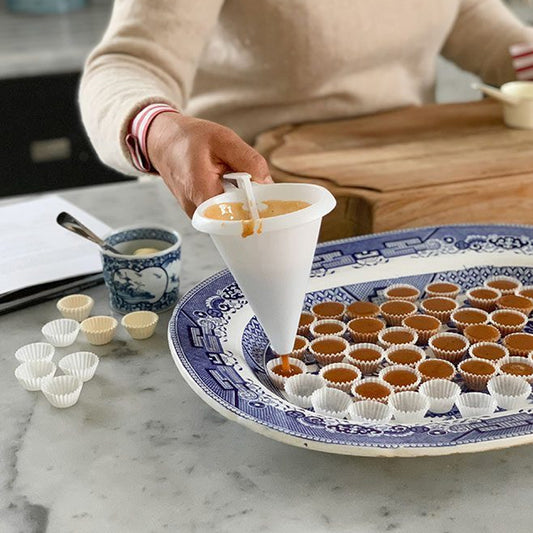 Kremmålebegertrakt/Cream measuring cup funnel