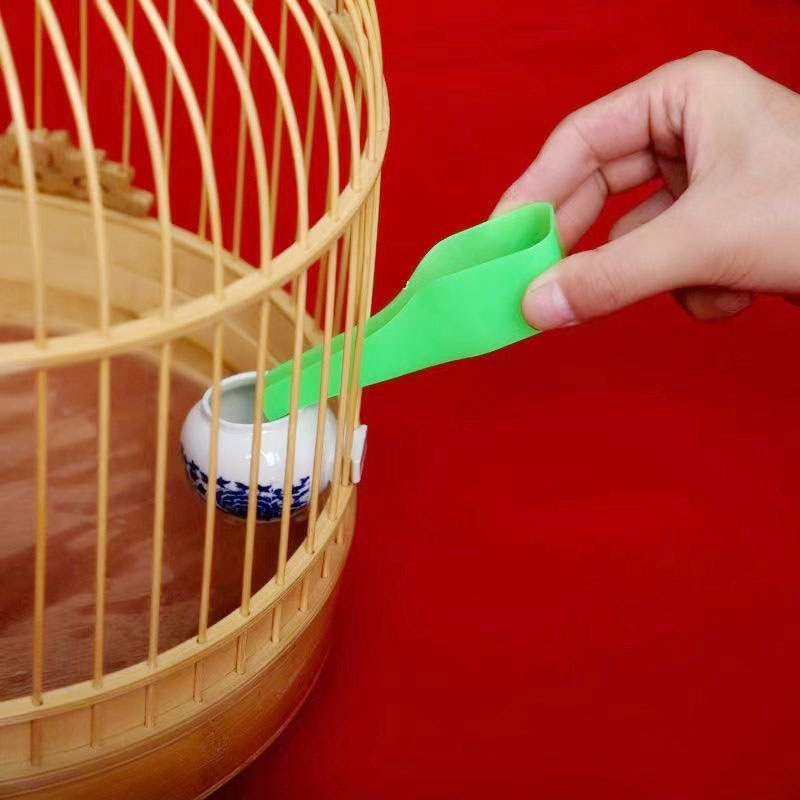 Easy-To-Use Bird Feeding Spoon