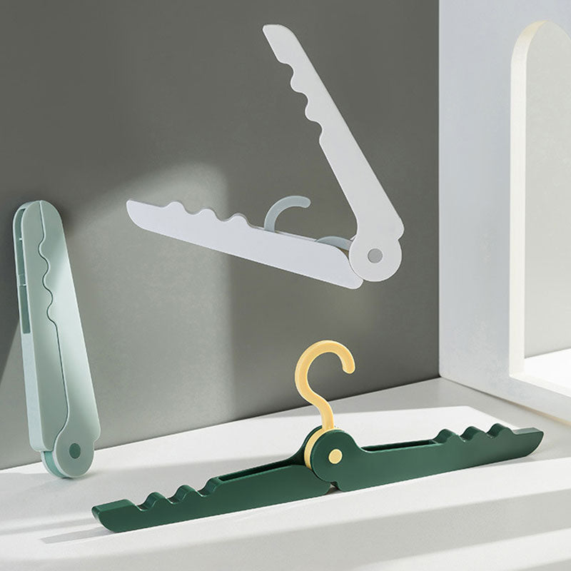 Folding Hanger With Clip