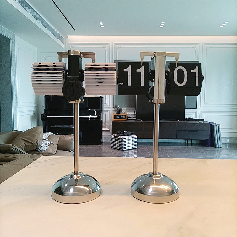 Creative Automatic Page Turn Clock