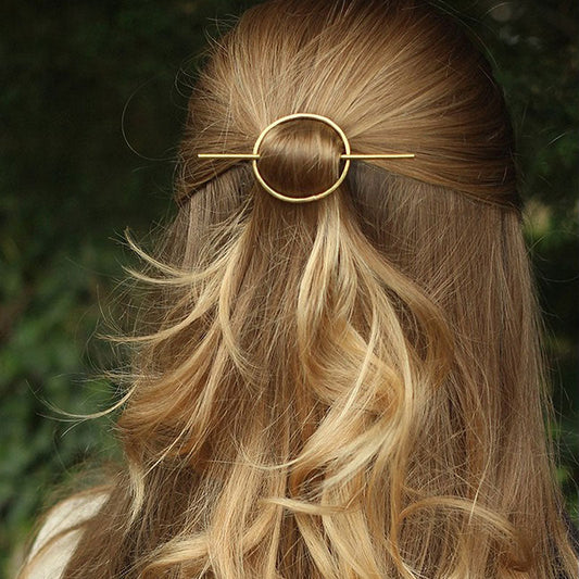 Minimalist Round Blonde Hair Clip