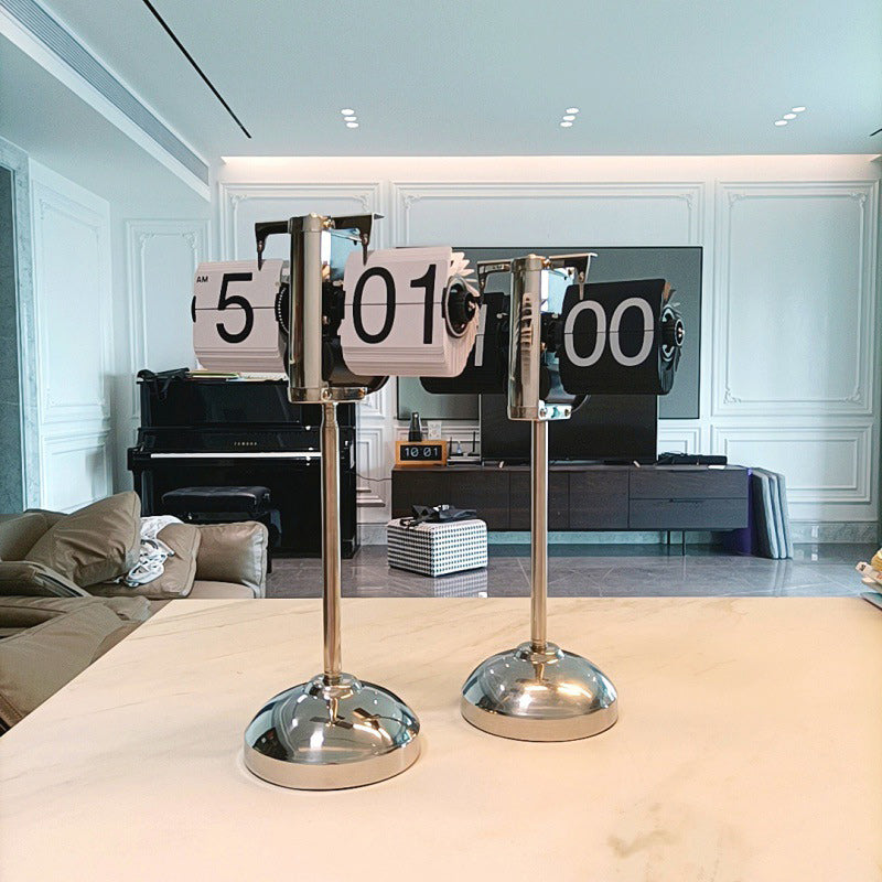 Creative Automatic Page Turn Clock
