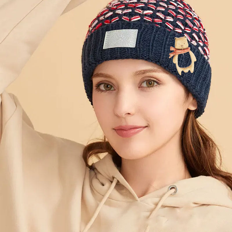 Cute Pet Series Woodcut Sweater Brooch - Han Han Bear